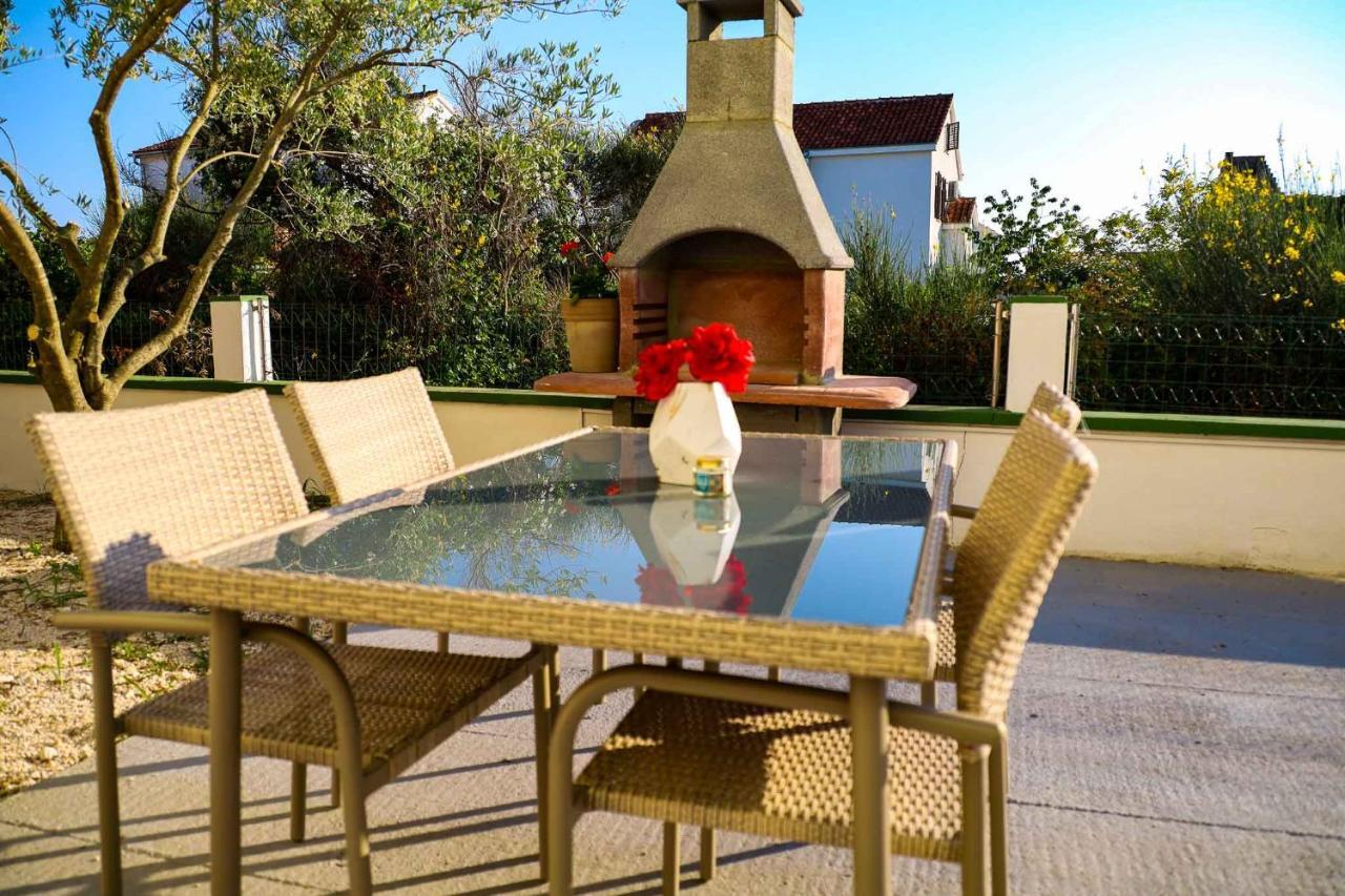 The Florens Residence Near The Beach With The Pool, Bbq And Kids Playground, Zadar Diklo المظهر الخارجي الصورة