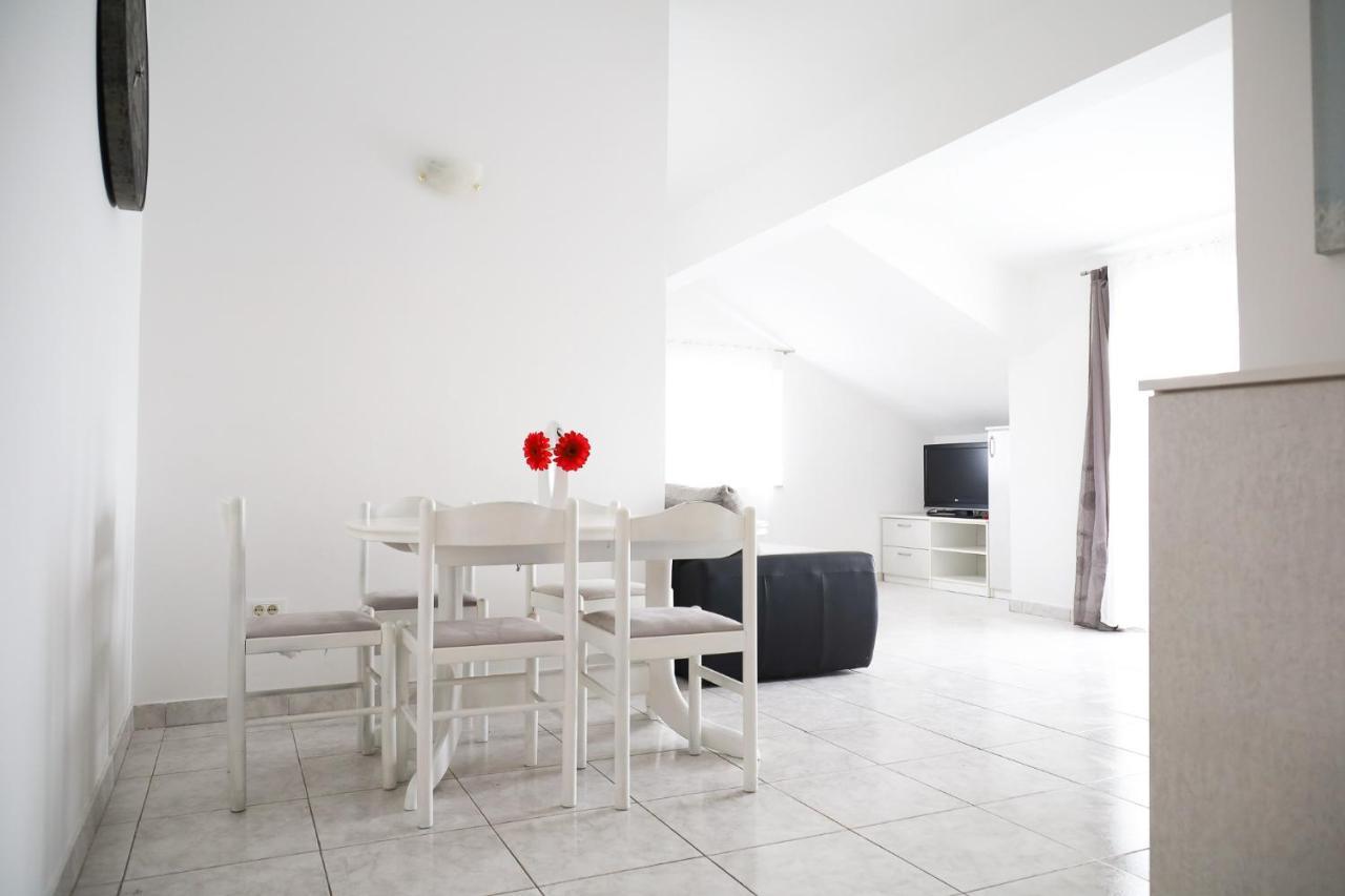 The Florens Residence Near The Beach With The Pool, Bbq And Kids Playground, Zadar Diklo المظهر الخارجي الصورة