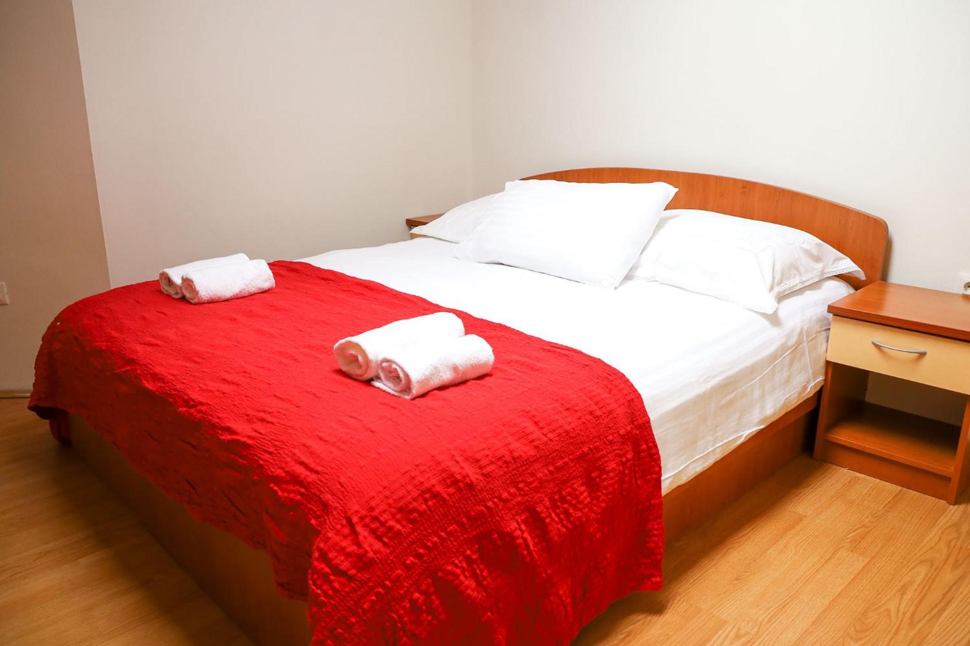 The Florens Residence Near The Beach With The Pool, Bbq And Kids Playground, Zadar Diklo الغرفة الصورة