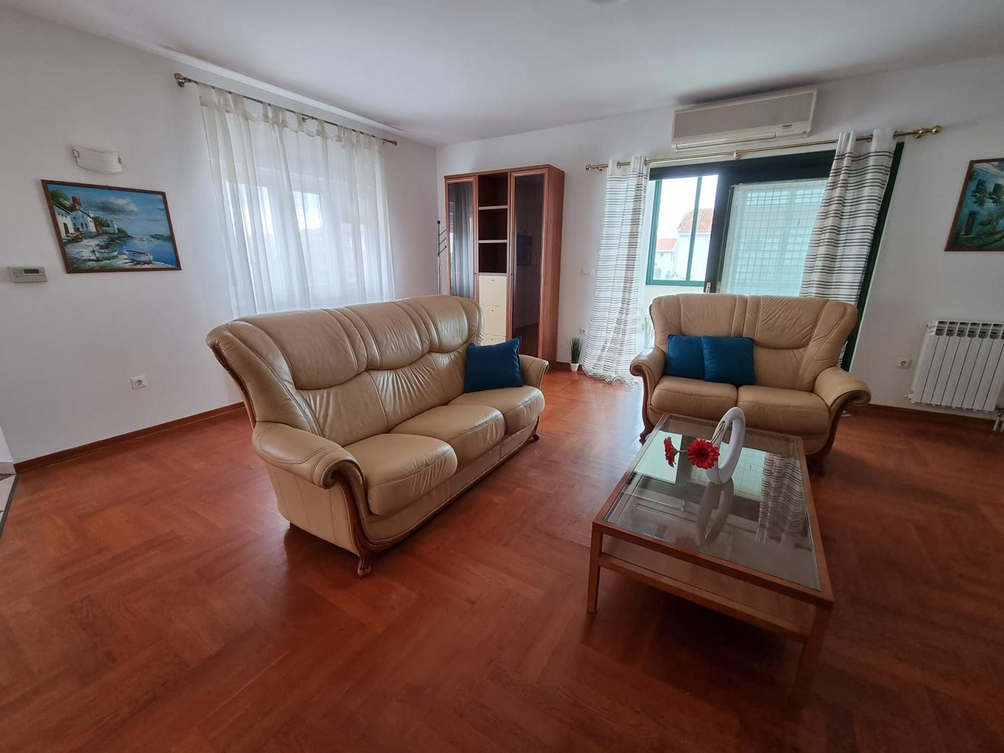 The Florens Residence Near The Beach With The Pool, Bbq And Kids Playground, Zadar Diklo الغرفة الصورة