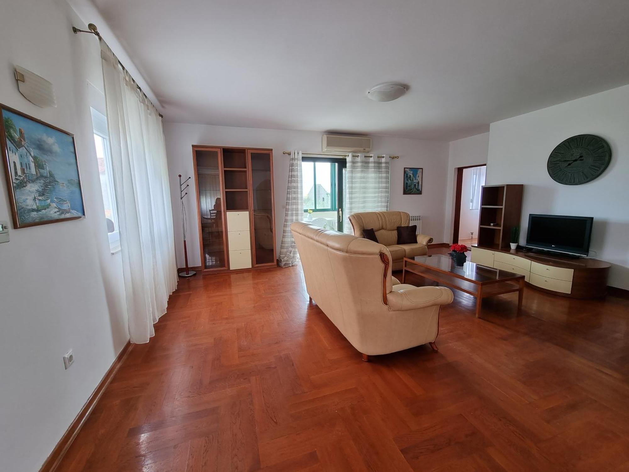 The Florens Residence Near The Beach With The Pool, Bbq And Kids Playground, Zadar Diklo الغرفة الصورة